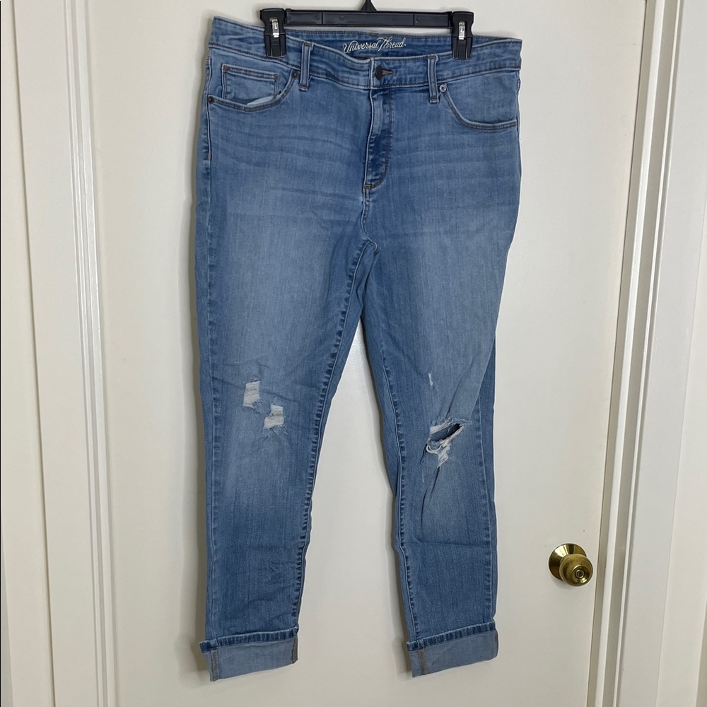 Universal Thread Distressed Light Blue Cropped Jeans